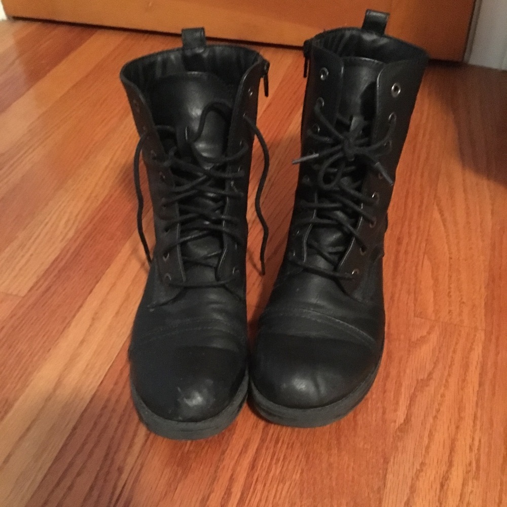 Combat boots